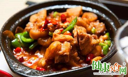 黄焖鸡的做法:教您在家巧烹黄焖鸡