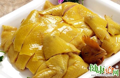 白切鸡的做法:“浸熟”法做白切鸡肉质更鲜嫩