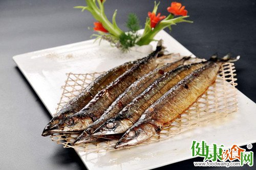 香煎秋刀鱼吃出秋天的味道